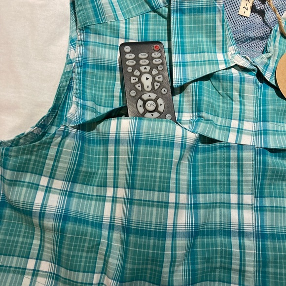 Women’s Dakini Sleeveless plaid BF Shirt! Size medium, NWT! - Picture 3 of 7
